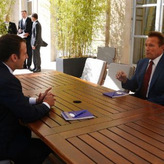 Schwarzenegger habla sobre el cambio climático con Macron