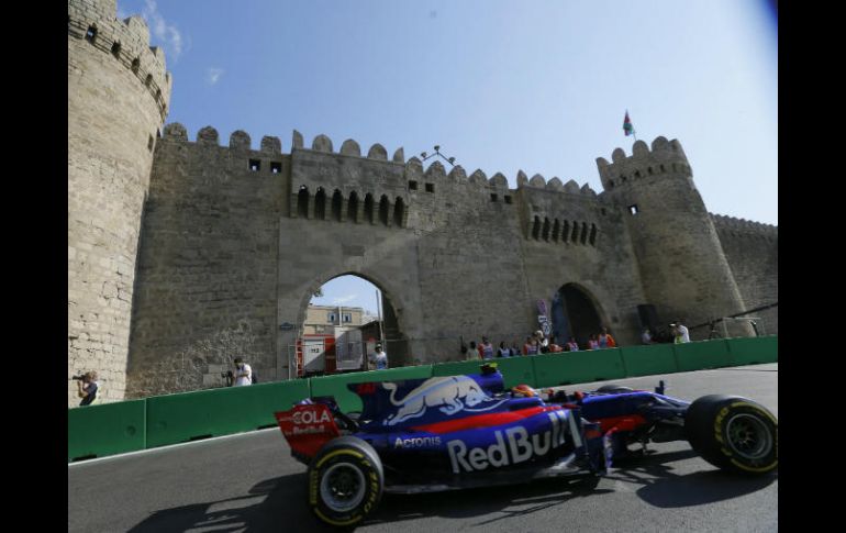 Los dos pilotos de Toro Rosso no podrán participar en la última vuelta clasificatoria por sus resultados. EFE / Z. Kurtiskidze