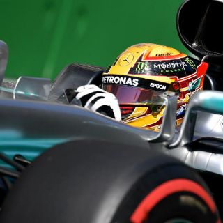 Hamilton consigue su 'pole' 66 en el circuito de Bakú