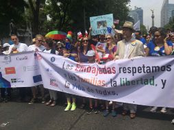 Embajadores acreditados en México se unieron a la XXXIX marcha del XXXIX Marcha del Orgullo LGBTTTI en la Ciudad de México. TWITTER / @EmbRoberta