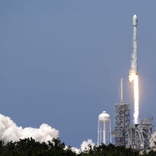 Cohete reutilizable pone en órbita un satélite búlgaro