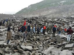 Las operaciones de búsqueda y rescate siguen en curso con alrededor de mil personas con equipo especial. EFE / Z. Lei