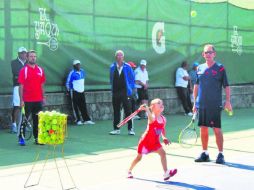 Carencia. Rafael Font de Mora asegura que en México hay un bajo nivel en el tenis por la falta de entrenadores especializados. ESPECIAL / facebook/rafaelfontdemora