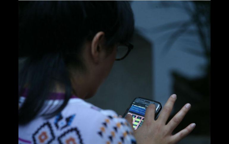 Estudios mostraron que entre las 20:00 horas y las 6:00 es cuando más mensajes de texto envían los adolescentes. EL INFORMADOR / ARCHIVO
