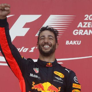 Daniel Ricciardo gana convulso GP de Azerbaiyán