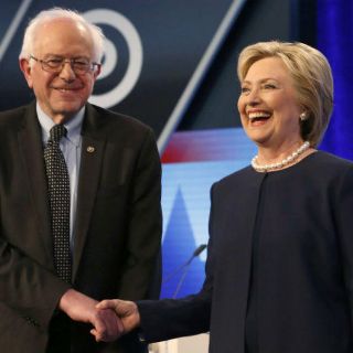 Trump dice que Clinton conspiró para ganarle al ‘loco’ Sanders