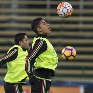 Operan con éxito a Carlos Salcedo