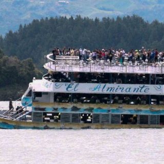 Suman nueve muertos por naufragio en Colombia