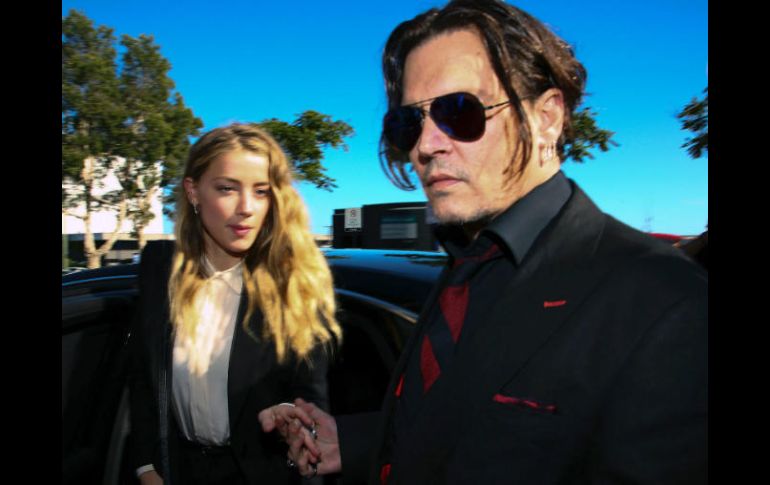 Heard y Depp, quienes entonces estaban casados, divulgaron un video expresando su remordimiento por lo sucedido. AFP / ARCHIVO