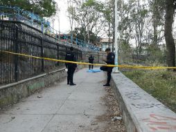 El cadáver fue hallado a sólo unos metros del puesto de la comisaría municipal de la colonia. ESPECIAL /