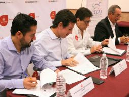 El titular de la Sedis, Miguel Castro firmó un convenio con el Consejo Estatal Contra las Adicciones en Jalisco. TWITTER / @SEDISOCIAL