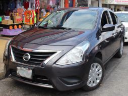 El supuesto conductor de un vehículo de alquiler dijo que el arma asegurada pertemecía al pasajero. ESPECIAL / Policía Guadalajara