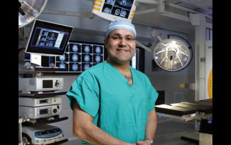 Quiñones-Hinojosa realizará otras jornadas de cirugias sin costo en la Ciudad de México y posiblemente en Monterrey. FACEBOOK / Dr. Alfredo Quinones-Hinojosa