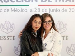 Los médicos diseñaron una prótesis exclusiva para Itzel que fue impresa en 3D. TWITTER / @ISSSTE_mx