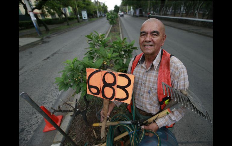 Óscar Alfredo Hernández ha dedicado más de 20 años a la plantación de árboles con sus propios recursos. EL INFORMADOR / F. Atilano