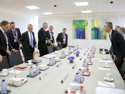 El secretario general de la OTAN, Jens Stoltenberg (d), junto al secretario de Defensa estadounidense, James Mattis (4i). EFE / V. Mayo