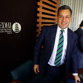 Ombudsman promete justificar hoy su viaje opaco