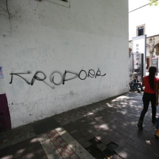 Vandalizan muro del ex Convento del Carmen con grafiti