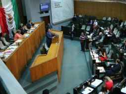 Asimismo, la ley contempla que los diputados locales que aspiren a reelegirse, no requerirán pedir licencia. TWITTER / @CongresoNL