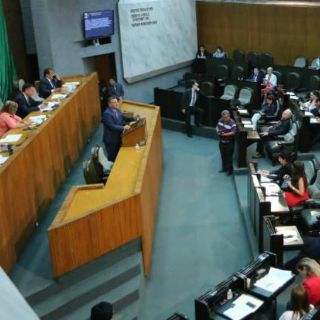 Avalan reforma electoral en NL que permite reelección de alcaldes