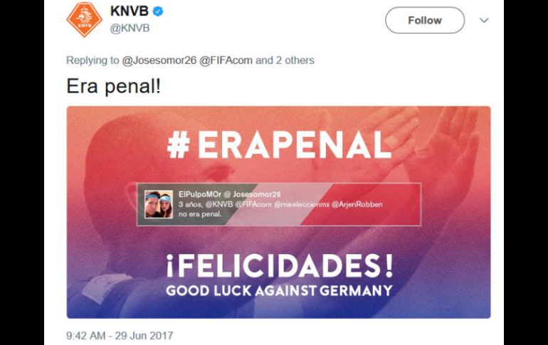 A través de Twitter, la organización de futbol neerlandés contesta a un aficionado para decirle que sí era penal. TWITTER / @KNVB