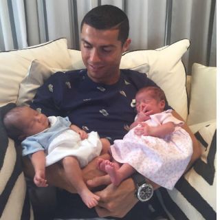 Cristiano deja la Selección para conocer a sus gemelos
