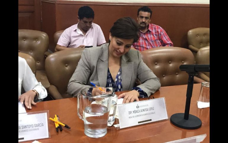 La diputada perredista, Mónica Almeida señala que esta propuesta es para el fiscal no responda a cuotas partidistas. TWITTER / @MonicaAlmeidalo