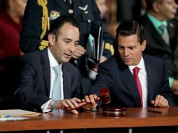 Tras ser víctima del software ‘Pegasus’, Zuarth (izq) calificó el hecho como un acto del crimen organizado. AP / ARCHIVO