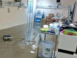 El agua se introdujo al hospital y alcanzó una altura aproximada de más de cinco centímetros. TWITTER / @Iberomed