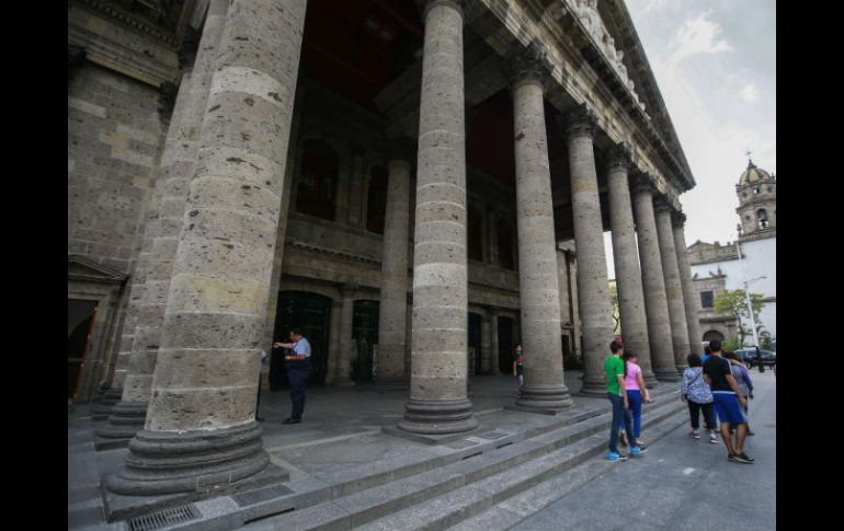 La limpieza de las columnas del Teatro Degollado terminó ayer; el Ex Convento del Carmen es un lugar que se pinta de manera frecuente. EL INFORMADOR / F. Atilano