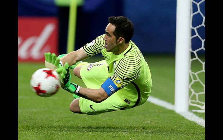 A sus 34 años, Bravo (foto) está en la recta final de su carrera, mientras Ter Stegen, de 25, tiene todo el futuro por delante. TWITTER / @LaRoja