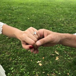 Marlene Favela da el ‘sí’ y presume anillo de compromiso