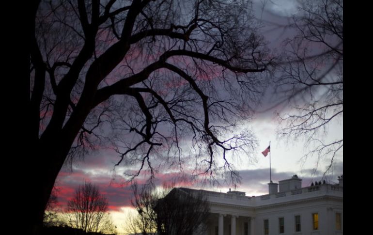 Mientras otras administraciones mantuvieron informados a quienes no hablan inglés, la actual no quiere un ''gobierno inclusivo''. AP / ARCHIVO