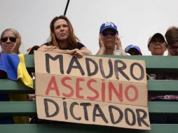 Este sábado, alrededor de mil opositores marcharon para exigir elecciones generales que pongan fin al mandato de Maduro. AFP / F. Parra