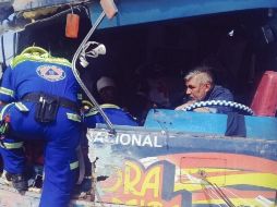 Brigadas de emergencia acudieron al lugar para atender a los lesionados; se reportan estables en reportes preliminares. TWITTER / @pcsantacatarina