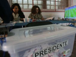 Van 10 mil 736 mesas escrutadas de un total de 14 mil 355. EFE / E. Garay