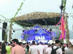 Viva la fiesta. El público disfrutó de la presentación de diversos exponentes del género house. EL INFORMADOR / R. Romero