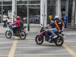 La Policía reconoce que los delincuentes aprovechan horarios de entrada y salida de la escuela y del trabajo para asaltarlas. EL INFORMADOR / ARCHIVO