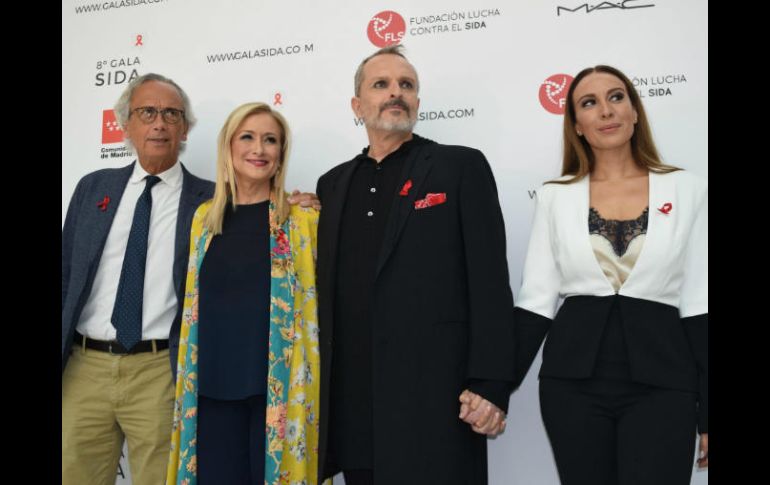 Bosé, como director de la gala, recordó que cada año se avanza más en la búsqueda de una cura. NTX / ESPECIAL
