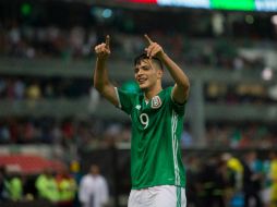 ''Sí leí (interés del Liverpool y West Ham), pero no sé nada, estaba concentrado en la Selección'', dice el ex americanista. TWITTER / @miseleccionmx