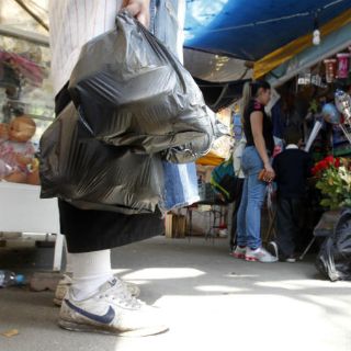 Greenpeace advierte sobre reciclaje de bolsas de plástico