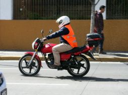Aseguran que deben aplicarse medidas más estrictas para el uso de las motocicletas como revisar las tarjetas de circulación. EL INFORMADOR / ARCHIVO