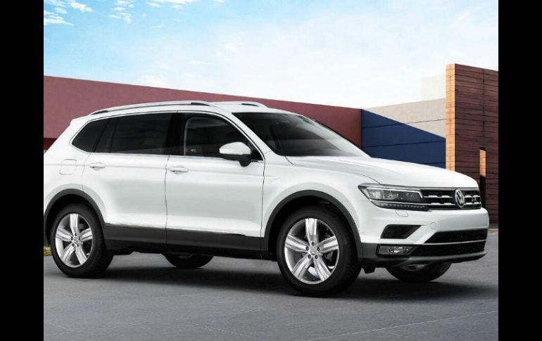 El Tiguan 2018 luce nuevas líneas que aportan en el apartado aerodinámico y ahora es más largo y amplio. TWITTER / @Volkswagen_MX