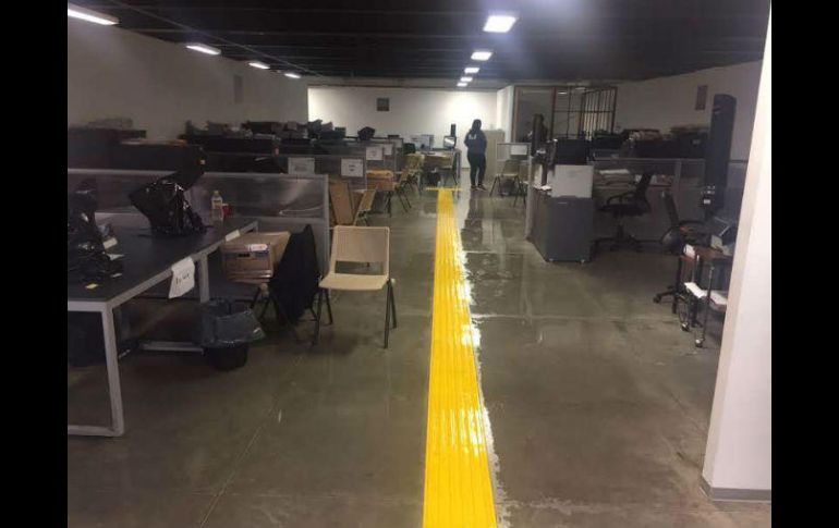 El lugar registró encharcamientos en varios puntos; reportan que varios expedientes se mojaron. ESPECIAL /