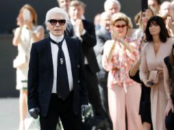 Lagerfeld agradeció el reconocimiento, en presencia de amigos e iconos de la marca como Cara Delevingne y Katy Perry. AFP / P. Kovarik