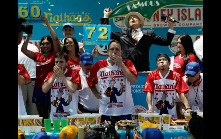 Chestnut se comió 72 salchichas en 10 minutos. EFE / A. Wroblewski