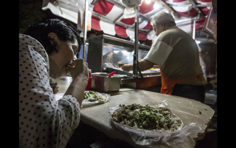 Cuando una persona come en exceso y posteriormente se recuesta dificulta el proceso digestivo. EL INFORMADOR / ARCHIVO