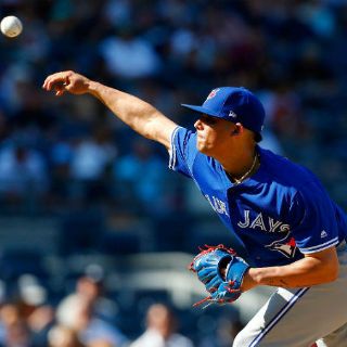 Roberto Osuna consigue su salvamento 21
