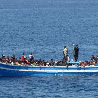 España rescata a 65 inmigrantes en dos pateras en el Mediterráneo