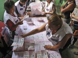 El INE presentó a los partidos políticos su Informe sobre los mecanismos de recolección de la documentación de las casillas. SUN / ARCHIVO